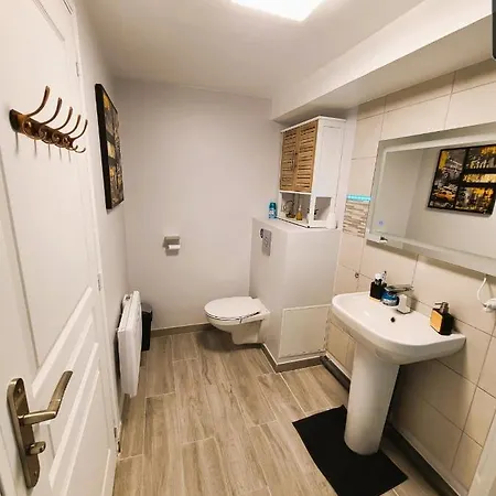 T2 Confortable - Piscine Et Jacuzzi Homestay